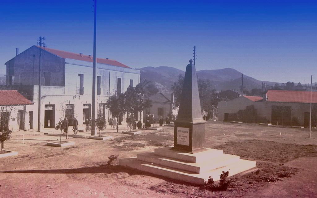 Ammi-moussa 509- Monument aux morts.jpg